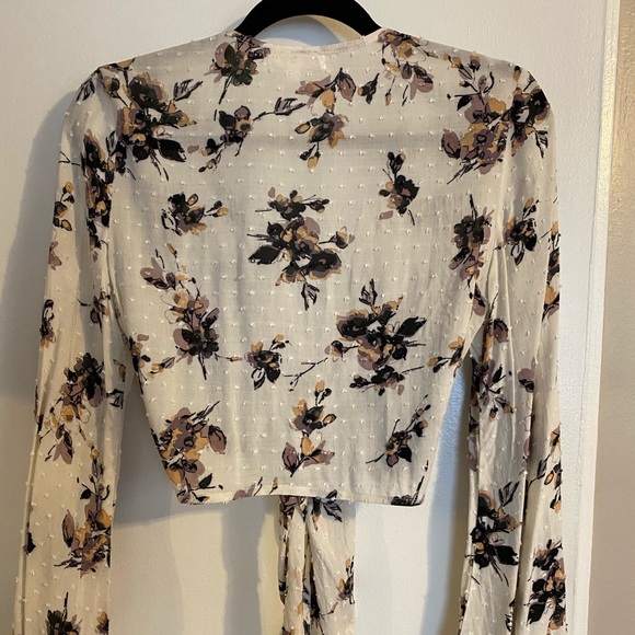 Tie front floral pattern top - Picture 4 of 4